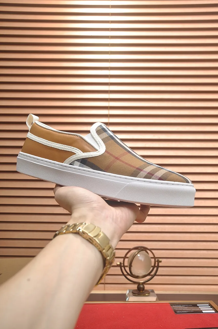 Men's shoes 💰400💶【Burberry】Classic low-top sneakers｜Imported cowhide with classic plaid fabric｜Sheepskin lining｜Original outsole｜Fine workmanship and comfortable to wear Size: 38-44 (customized at 45)